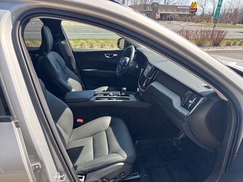 Certified 2025 Volvo XC60 B5 Plus AWD/4WD image 15