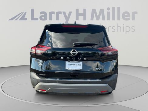 Used 2023 Nissan Rogue SV FWD image 5