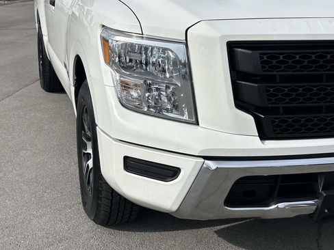 Used 2022 Nissan Titan SV RWD image 10
