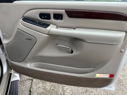 Used 2005 Cadillac Escalade AWD image 41