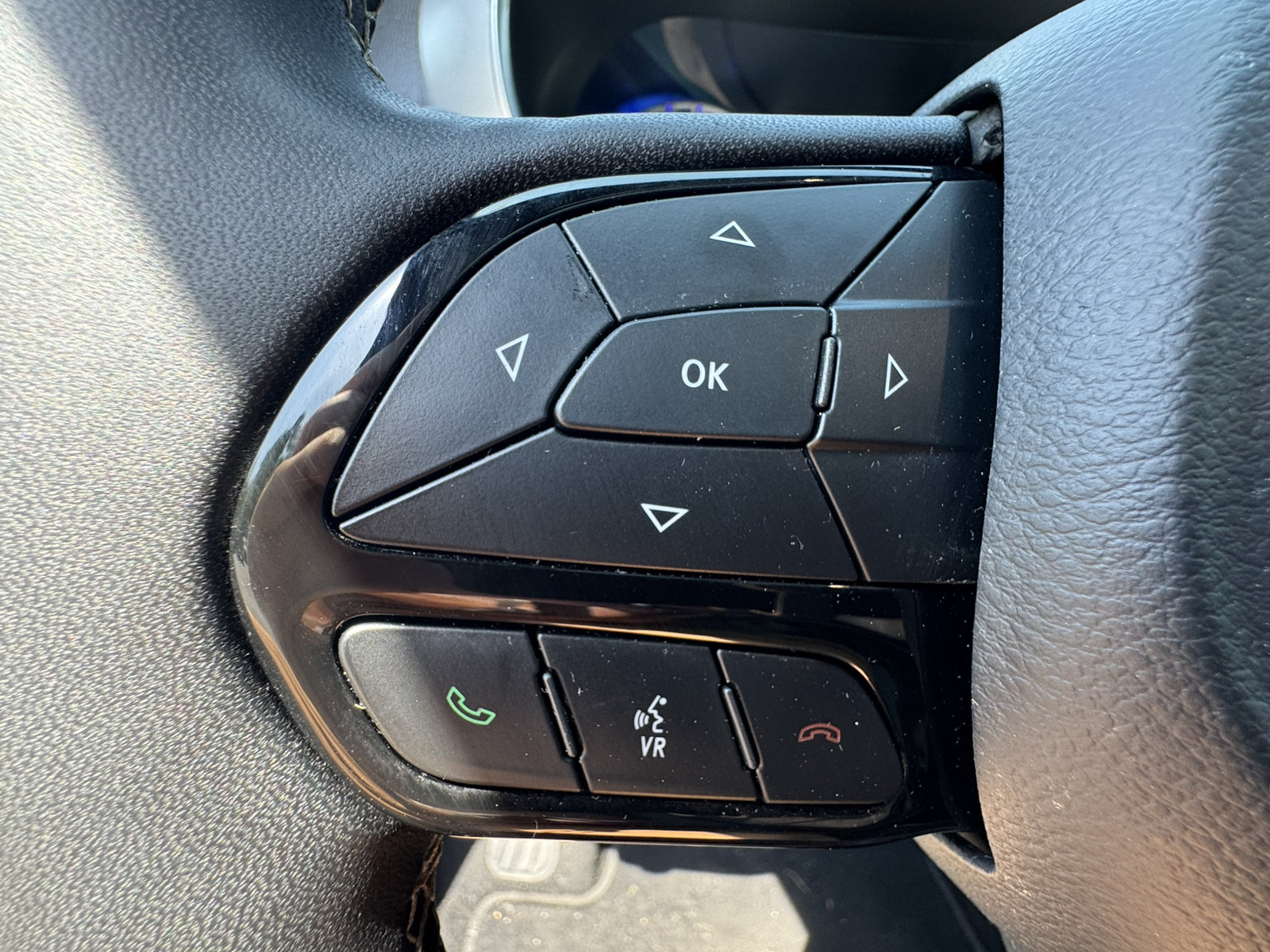 Used 2025 Chrysler Pacifica Limited FWD image 31