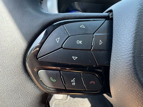 Used 2025 Chrysler Pacifica Limited FWD image 31