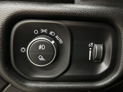 Used 2022 RAM 2500 Tradesman w/ Chrome Appearance Group image 38