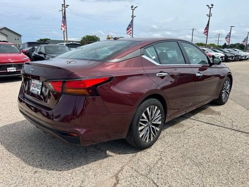 Used 2025 Nissan Altima 2.5 SV FWD image 10