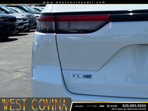 Used 2023 Jeep Grand Cherokee Overland AWD/4WD image 15