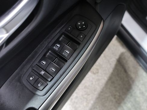 Used 2019 Jeep Cherokee Limited AWD/4WD image 14