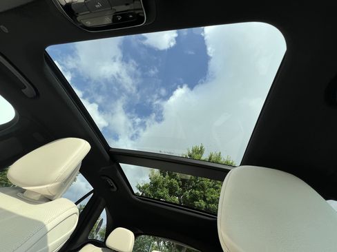 Used 2026 Mercedes-Benz GLC 300 4MATIC image 28
