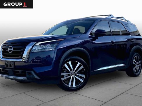 Used 2024 Nissan Pathfinder Platinum FWD image 1