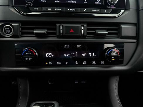 Used 2024 Nissan Pathfinder S FWD image 24