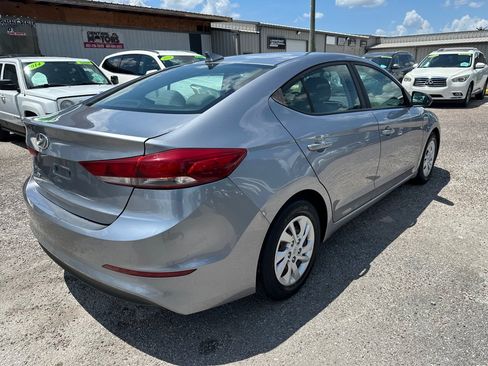 Used 2017 Hyundai Elantra SE FWD image 6