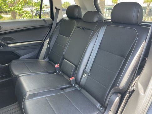 Used 2021 Volkswagen Tiguan SE AWD/4WD image 11