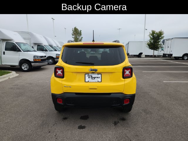 Used 2023 Jeep Renegade Latitude w/ Sun & Fun Group AWD/4WD image 9