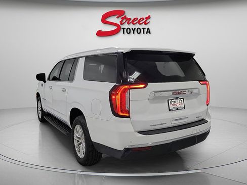 Used 2021 GMC Yukon XL SLT AWD/4WD image 2