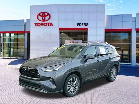 Used 2022 Toyota Highlander Platinum image 8