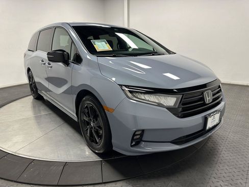 Used 2024 Honda Odyssey Sport image 2