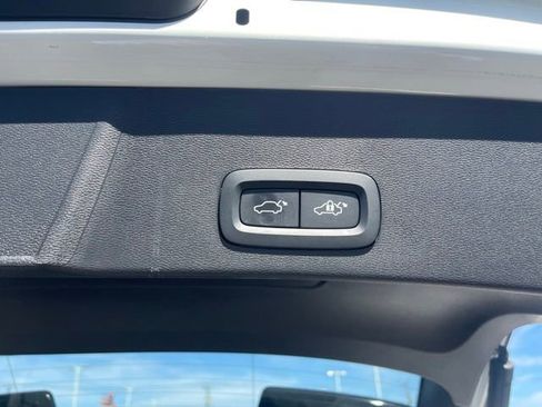 Used 2023 Volvo XC40 B5 Plus w/ Driver Assist Package AWD/4WD image 18