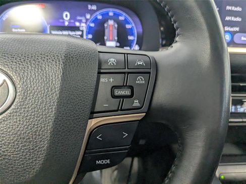 Used 2023 Toyota Crown Limited image 16