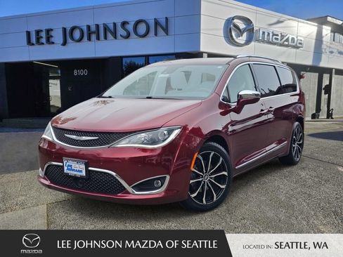 Used 2018 Chrysler Pacifica Limited w/ Tire & Wheel Group FWD image 1