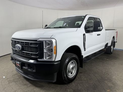 Used 2023 Ford F250 XL AWD/4WD image 3