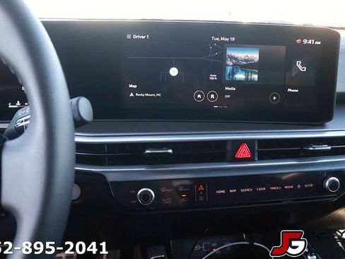 Certified 2025 Kia Sorento SX FWD image 22