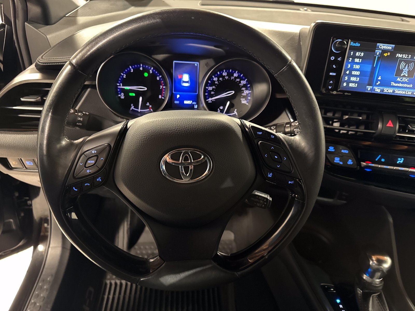 Used 2018 Toyota C-HR XLE FWD image 14