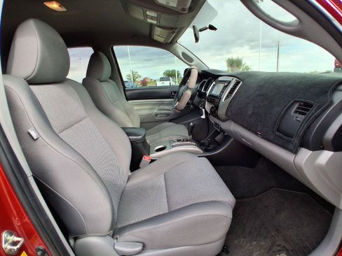 Used 2015 Toyota Tacoma PreRunner w/ TRD Sport Package RWD image 24