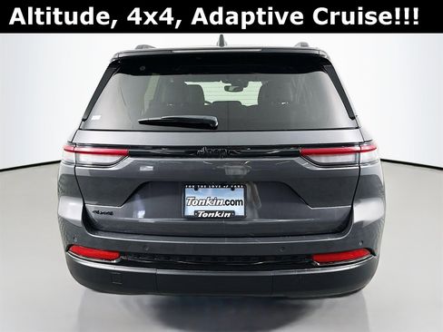 Used 2024 Jeep Grand Cherokee Altitude image 7