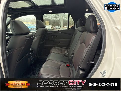 Used 2025 Honda Pilot Black Edition image 24