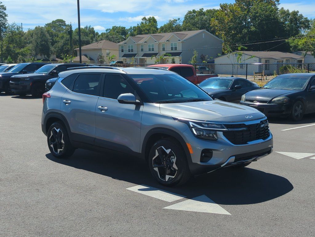 Used 2026 Kia Seltos EX FWD image 9