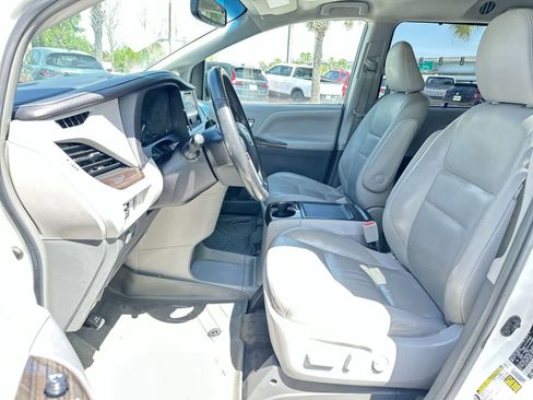 Used 2015 Toyota Sienna XLE image 13
