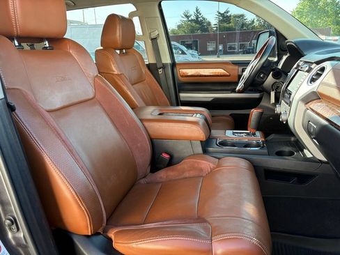 Used 2019 Toyota Tundra 4x4 CrewMax image 17