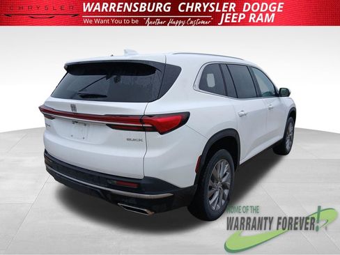 Used 2025 Buick Enclave Preferred AWD/4WD image 3