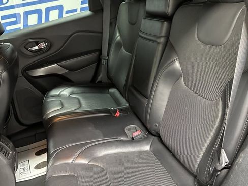 Used 2019 Jeep Cherokee High Altitude image 15