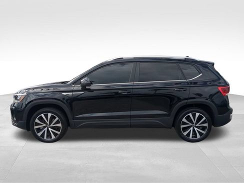 Used 2024 Volkswagen Taos SE FWD image 6