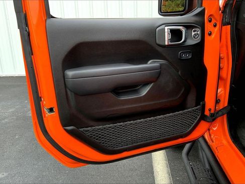 Used 2025 Jeep Wrangler Sport S image 20