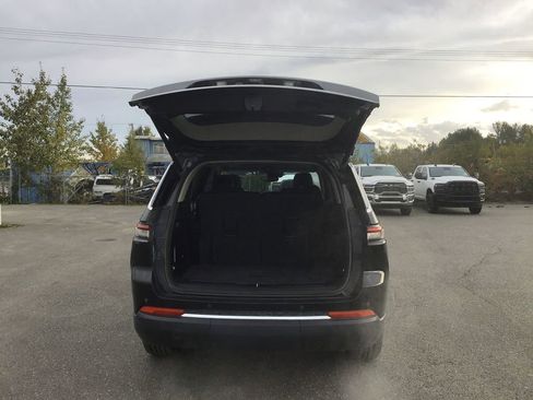 Used 2022 Jeep Grand Cherokee L Limited image 11