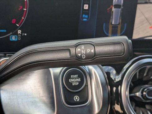 Used 2025 Mercedes-Benz GLB 250 image 12