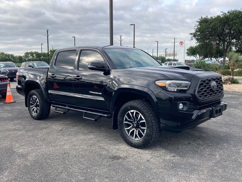 Used 2020 Toyota Tacoma TRD Sport w/ Technology Package RWD image 3
