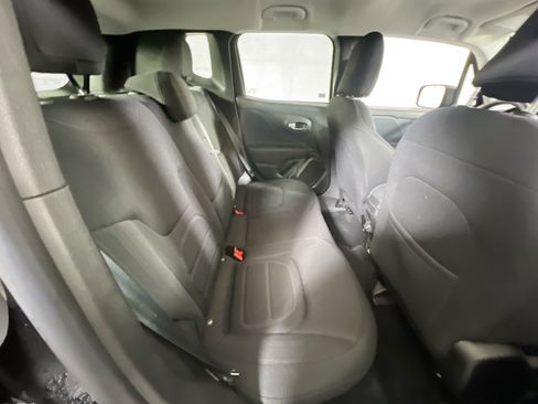 Used 2022 Jeep Renegade Latitude w/ Convenience Group image 26