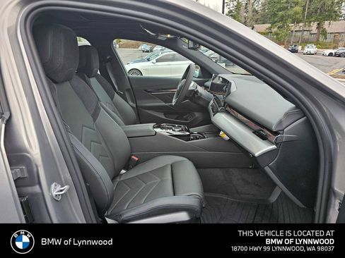 New 2026 BMW i5 eDrive40 w/ M Sport Package AWD/4WD image 11