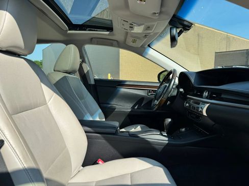 Used 2013 Lexus ES 350 w/ Luxury Pkg FWD image 25
