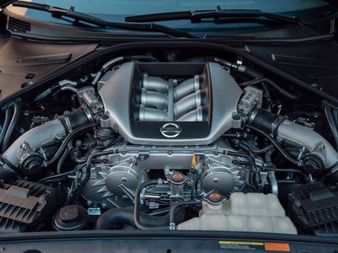 Used 2010 Nissan GT-R Premium AWD/4WD image 17