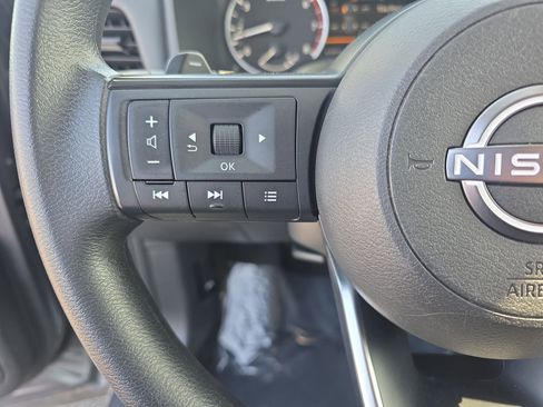 Used 2024 Nissan Rogue S FWD image 16