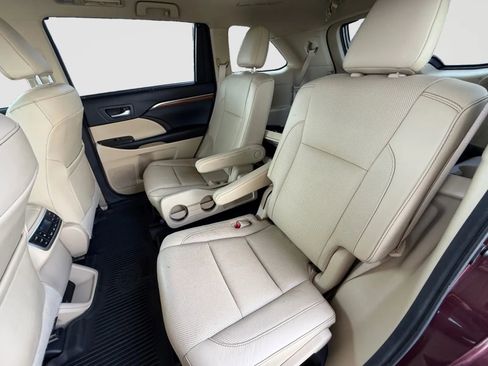Used 2017 Toyota Highlander Limited Platinum AWD/4WD image 13