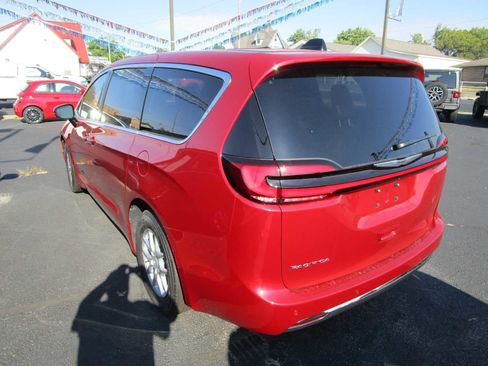New 2025 Chrysler Pacifica Select image 6