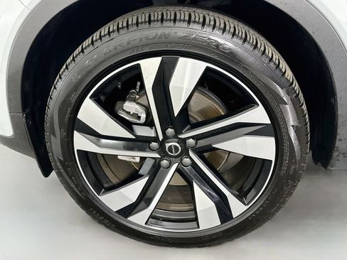 Used 2025 Volvo XC40 B5 Ultra AWD/4WD image 33
