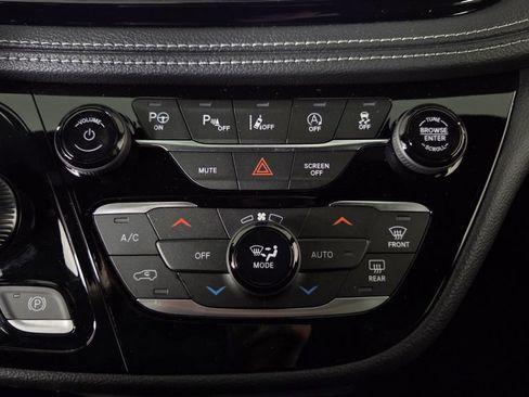 New 2025 Chrysler Pacifica Select image 26