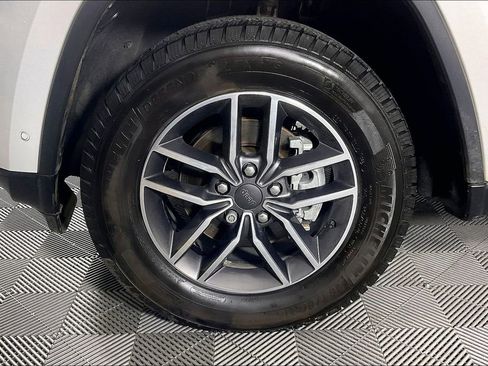 Used 2019 Jeep Grand Cherokee Limited image 11