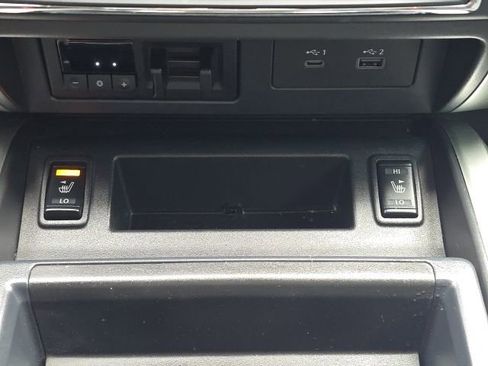 Used 2021 Nissan Titan SV w/ SV Convenience Package image 35