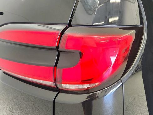 Used 2023 Chrysler Pacifica Touring-L FWD image 33